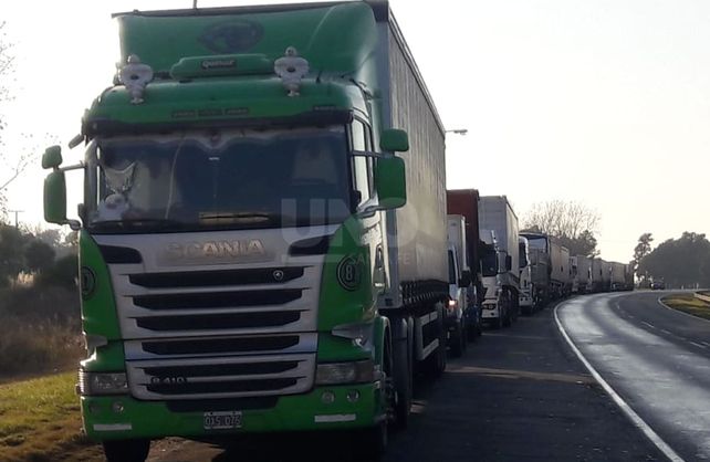 Falta combustible: camioneros anunciaron que faltarán insumos de necesidad