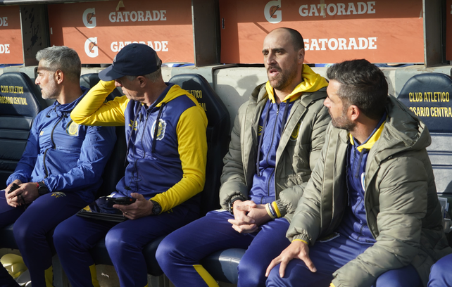 Matías Lequi comienza su periplo como DT oficial de Central contra Boca en la Bombonera.