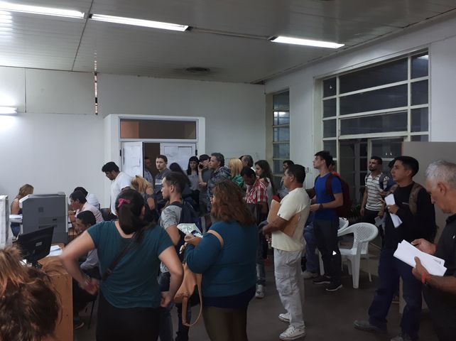 La repartición atendió el lunes al público; no así este martes y los próximos días hasta llegar a un acuerdo.