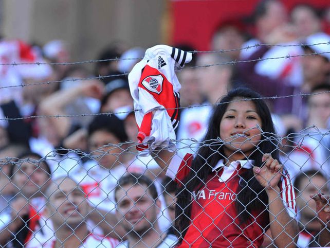 El negro, rojo y blanco: la llave de acceso al estadio Monumental