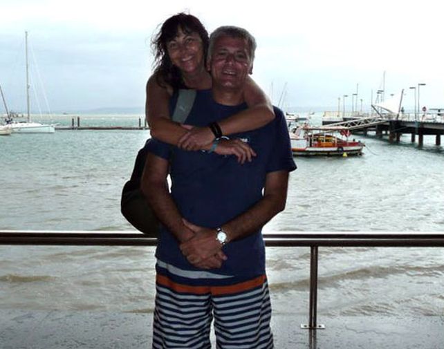 El médico platense Mario Bidinost junto a su mujer Lidia Costantino.