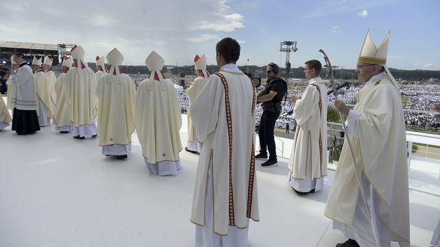 El papa Francisco se despidió de Polonia con críticas al éxito a cualquier precio