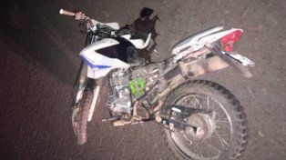 Ruta 23: un motociclista chocó un perro, sufrió heridas graves y murió