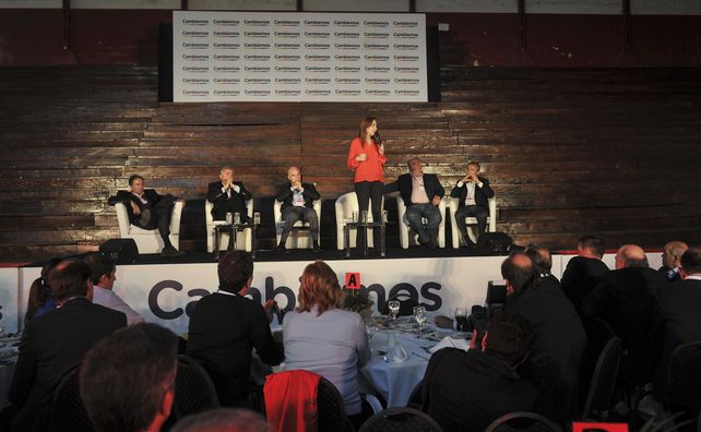 Varisco participó de un encuentro con 400 intendentes de todo el país
