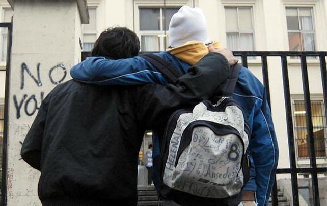 Los chicos que abandonan los estudios suelen acabar en trabajos mal pagados y poco gratificantes.