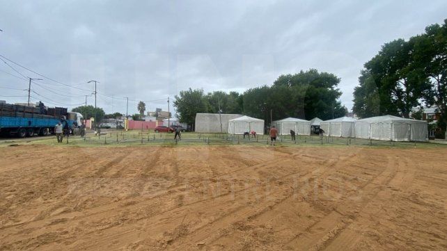 Comenzó el armado del escenario para la Fiesta de la Playa