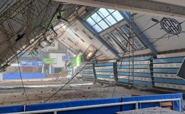 Se derrumbó el estadio de Regatas Corrientes: el gobernador prometió reconstruirlo