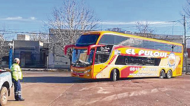 Ya arrancan. Las unidades de la empresa El Pulqui circularán todos los días con coches de 2 pisos y 58 butacas.