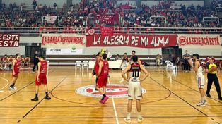 Provincial inició con gran pie los octavos de final de la Liga Argentina de básquet ante Deportivo Viedma en el Salvador Bonilla.