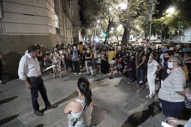Clase presencial frente a los alumnos del Politécnico.