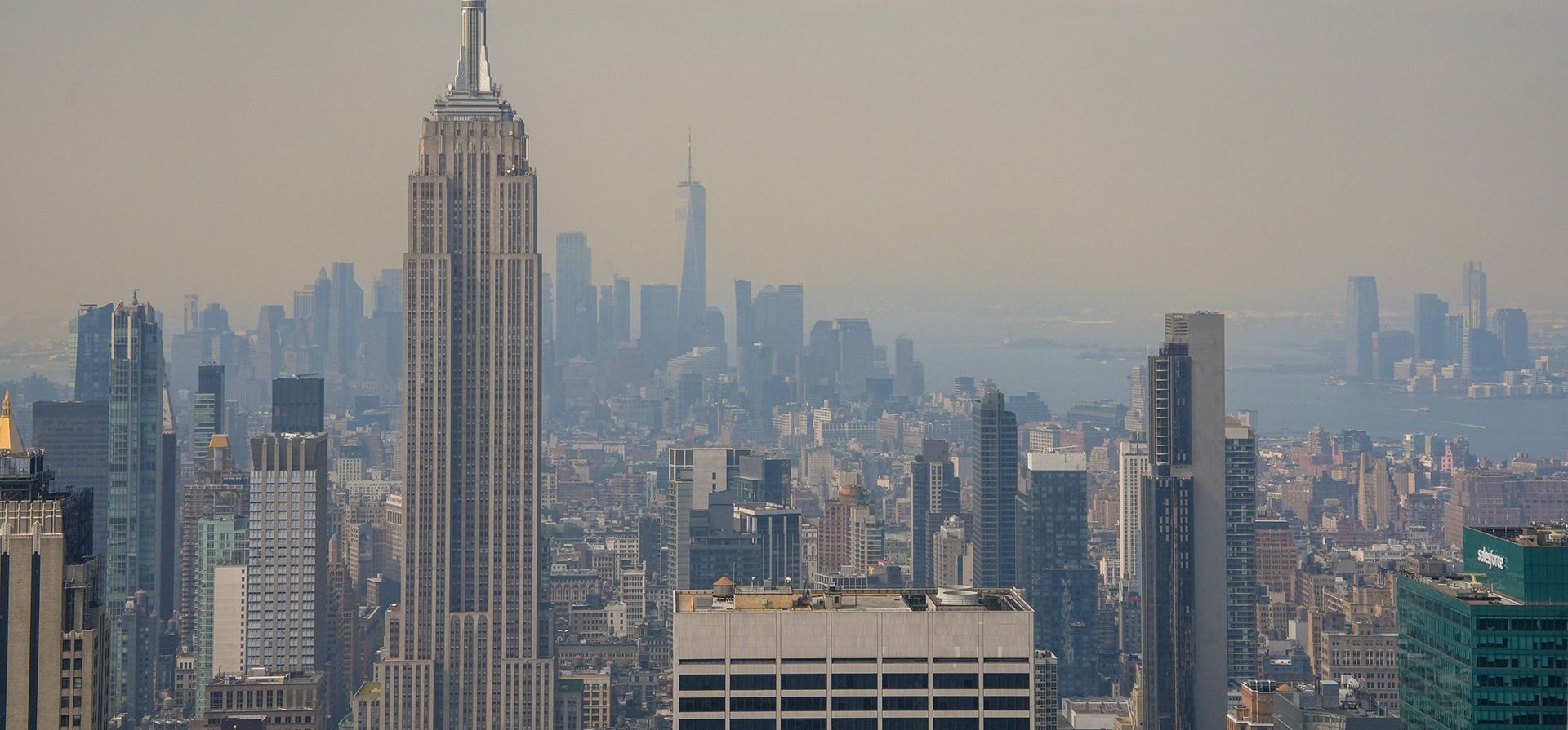 Vista del horizonte de Manhattan durante una alerta sanitaria por la calidad del aire debido al humo de los incendios forestales, en Nueva York, el viernes 17 de julio de 2026. (Foto AP/Ryan Murphy) Vista del horizonte de Manhattan durante una alerta sanitaria por la calidad del aire debido al humo de los incendios forestales, en Nueva York, el viernes 17 de julio de 2026. (Foto AP/Ryan Murphy)