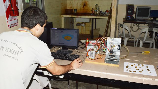 Alumnos hicieron una impresora  3D con materiales reciclados
