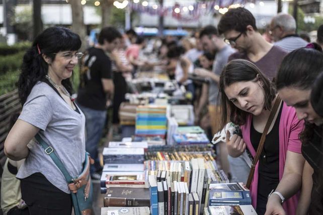 La Feria del Libro convoca a miles de rosarinos y rosarinas año tras año.