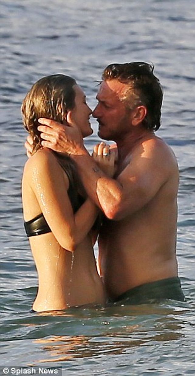 Sean Penn a los besos con Leila George, la hija de 24 años de Vincent DOnofrio