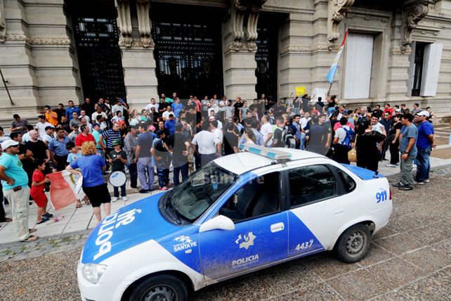 El 17, los policías santafesinos cobrarán los $2.000 adicionales