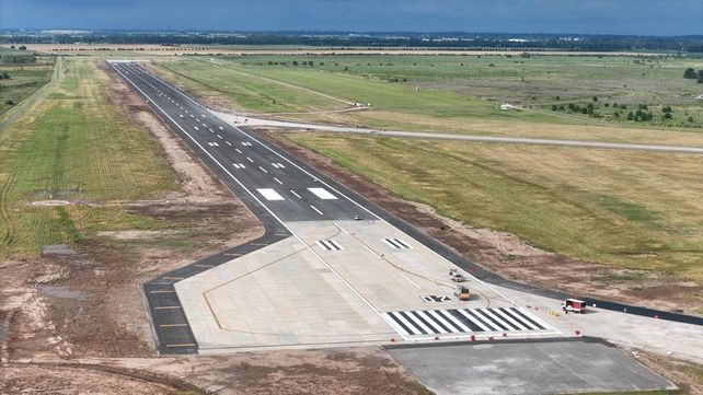 Una obra clave para la infraestructura de la región, la ampliación de la pista del Aeropuerto de Rosario.