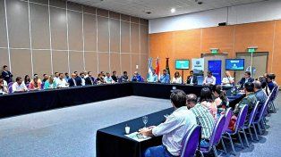 Del encuentro participaron funcionarios provinciales y locales con diferentes fuerzas de seguridad.
