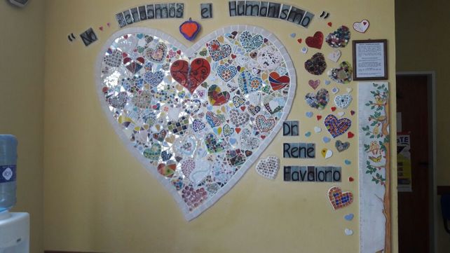 Tributo. Mural y poesía como medio de expresión para recordar al médico.