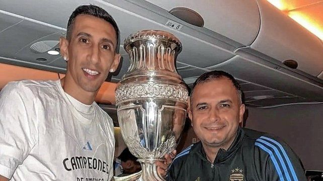 Ángel Di María junto con parte del seleccionado bicampeón Ángel Di María junto con parte del seleccionado bicampeón