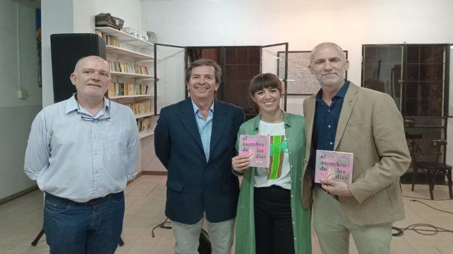 Carla Olivera en la presentación de su libro