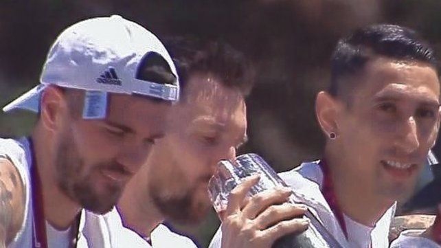 Dale que vamos, el anuncio de De Paul desde la caravana de la Selección