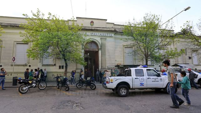En Terapia. La mujer se encuentra muy grave y con respirador artificial.