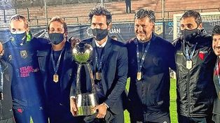 Estudiantes campeón y el saludo de Colón: un vínculo de títulos que vuelve a cruzarse