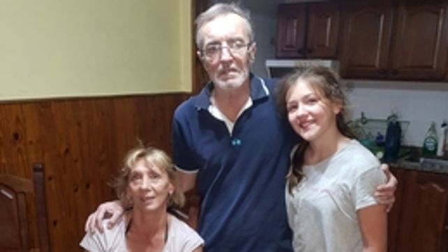 en casa. Tognoli junto a su esposa y su nieta la tarde de ayer.