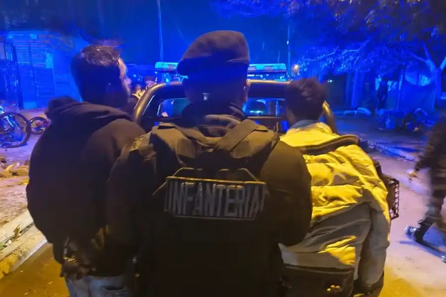 Los hombres detenidos en la zona oeste.