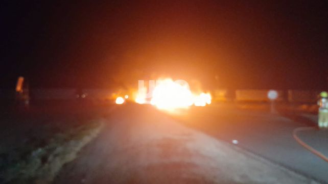 El camión se incendió cuando colisionó con el tren