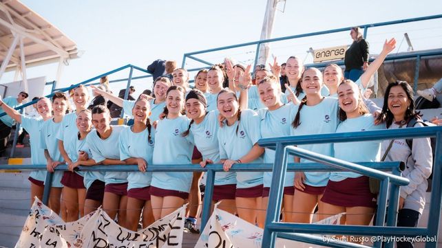 Las mujeres del hockey de Atlético del Rosario se lucieron en Mendoza y clasificaron al Súper 8