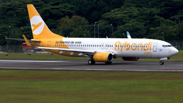Flybondi: la low cost, interesada en venir a Santa Fe, tuvo su primer vuelo