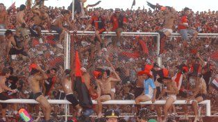 Los jugadores de Newells celebran la consagración en Avellaneda.&nbsp;