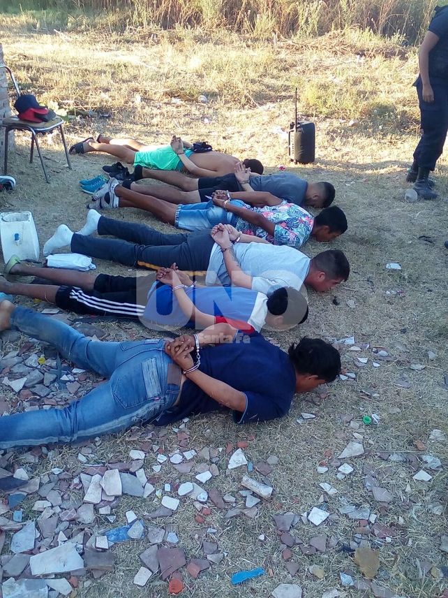 Persiguieron y atraparon a una banda con armas y balas de guerra