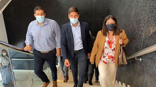 Pullaro (al centro) con la diputada Clara García y el diputado nacional Chumpitaz, camino a la audiencia.