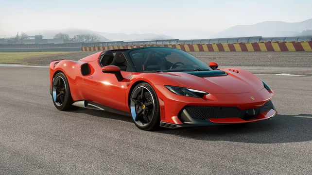 Versión descapotable. La Ferrari 296 Speciale A con el clásico rojo.