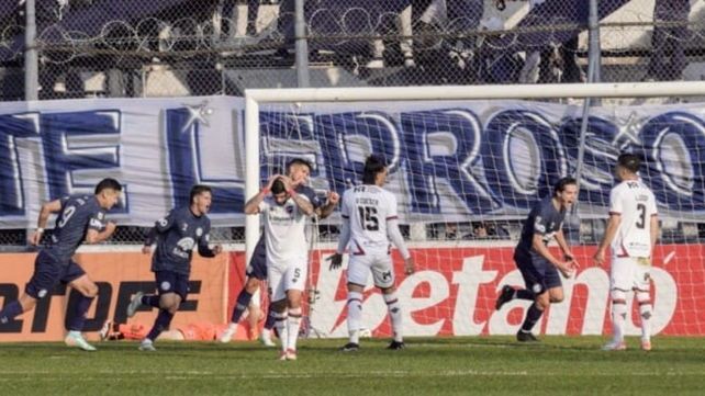 Extraña a Keylor Navas. Newells lamenta la apertura del marcador de Independiente Rivadavia.
