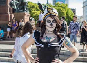 Los zombies invadieron Buenos Aires en el desfile anual de los muertos vivos