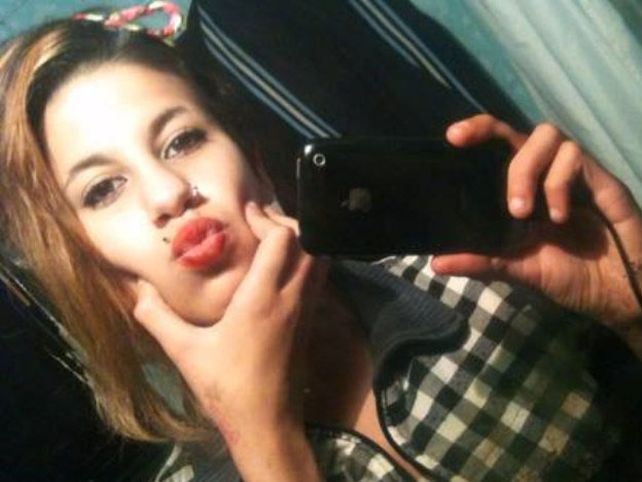 Buscan a dos personas por el crimen de Melina y la madre de Toto clama por la inocencia de su hijo