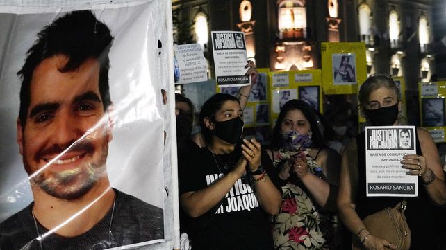La foto del arquitecto Joaquín Pérez encabezando una de las tantas marchas por justicia.  