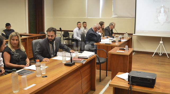 NOTA POLICÍAS JUICIO