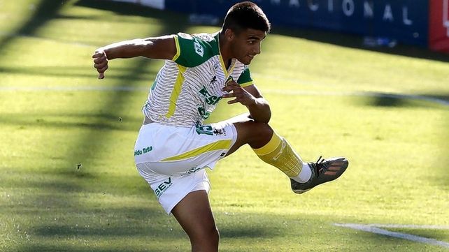 Leguizamón rescinde en Defensa y vuelve finalmente a Colón