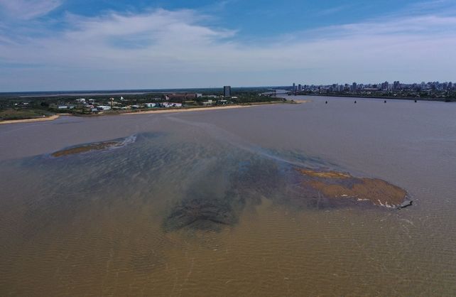 Drone: impactantes imágenes de la Laguna Setúbal con el río bajo