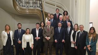 Autoridades del Centro de Estrategias Internacionales de Gobiernos y Organizaciones Sociales junto a la delegación oficial del Senado de California