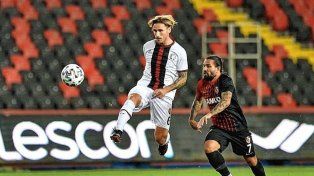 Lucas Biglia, con presente reciente en Turquía, está muy cerca de volver al fútbol argentino para fichar en Newells.
