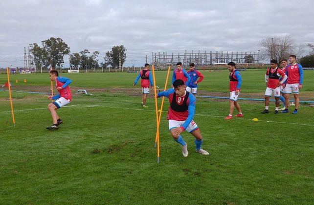 Unión prepara un plan con dos 9 para recibir a Defensa y Justicia