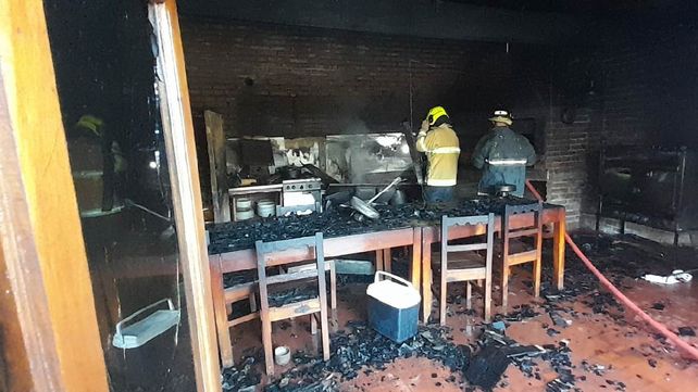 El quincho de una vivienda en la zona del Parque Urquiza tomó fuego en la tarde de este domingo