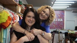 Melisa y su mamá Andrea llevan adelante un negocio de indumentaria en calle San Luis.&nbsp;
