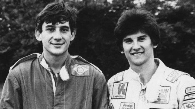 Ayrton Senna junto a Enrique Mansilla cuando competían en Inglaterra.