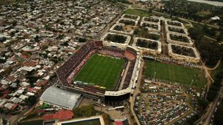 Tres heridos por la guerra entre facciones de la barrabrava de Colón